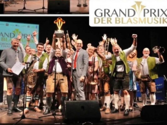 Dennis Nussbeutel und seine Musikanten